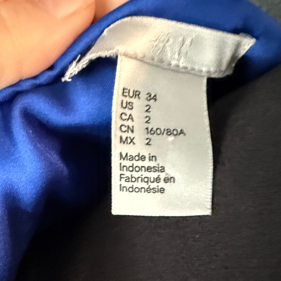 H&M Elegant Blue V-Neck Dress - Picture 6 of 6